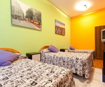 12 Rooms Hostal