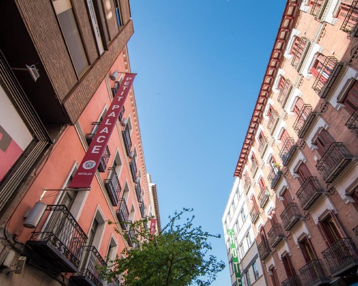 Petit Palace Tres Cruces