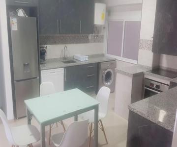 Three Private Bedrooms In Spacious Apartment In Alicante
