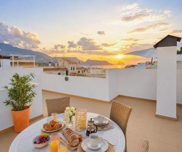 Penthouse with Sea and Mountain view by NRAS