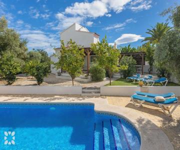 Villa Los Almendros by Abahana Villas