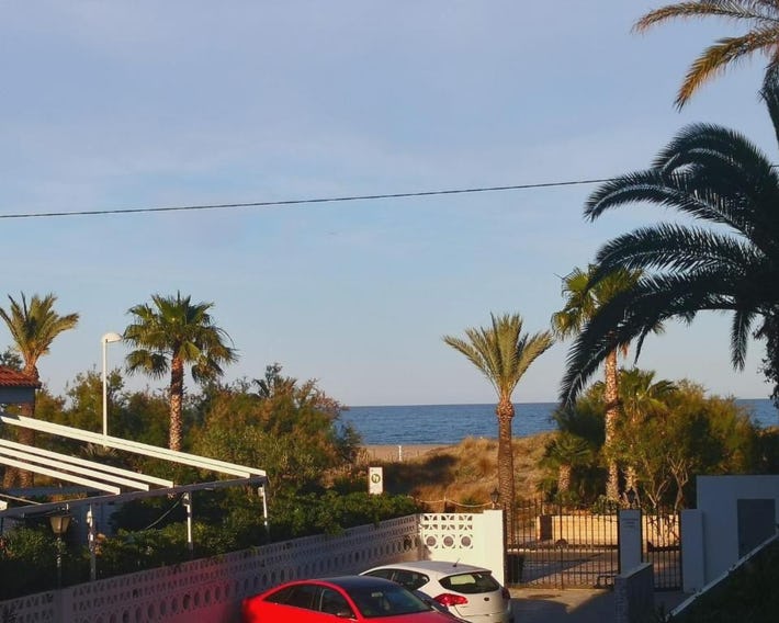 Sea view apartment, first line on the beach, Remote work