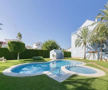 Nice Apartment With Terrace, 250m From The Beach