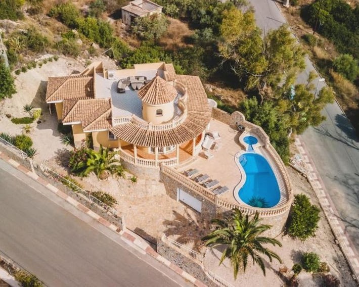 Roca de Leones by United Renters