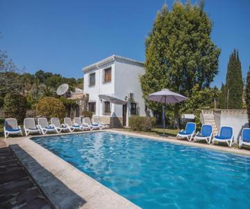 Villa Escocia by Aguilarent
