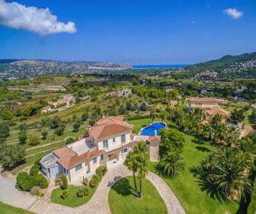 Villa Tarraula By Villa Plus