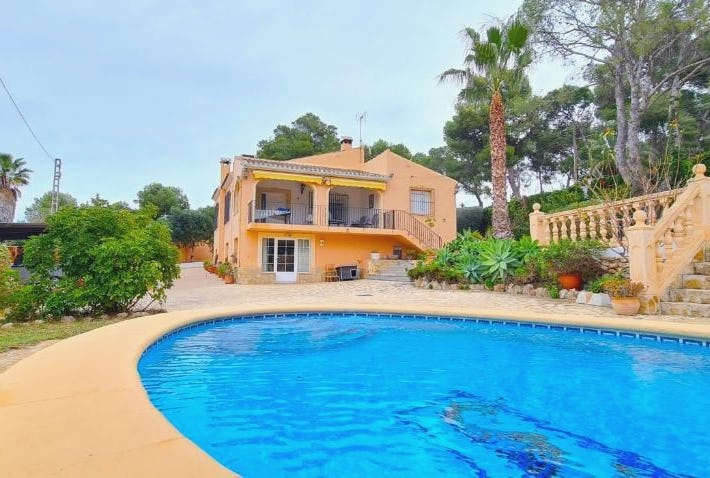 Villa los Agaves Javea piscina y barbacoa
