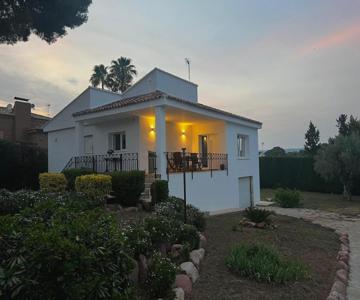 Acogedora casa con piscina