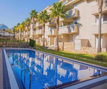 2 bedroom apartment - Sleeps 4 - Pool - Garden