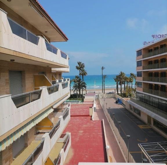 Urbanización Bahía Mar con piscina