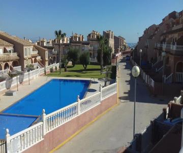Chalet Adosado Junto A La Piscina, Gran Alacant