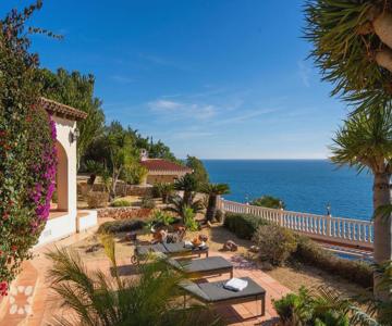 Villa Blue Sea by Abahana Villas