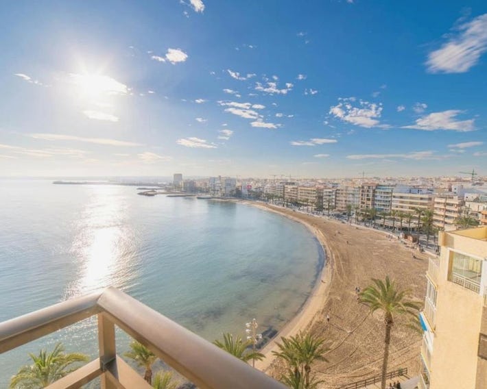 Frontline Apartment Sea Views - Pool - Center