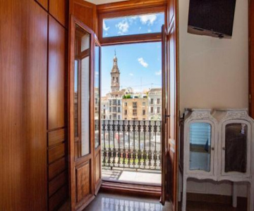 Reina Rooms