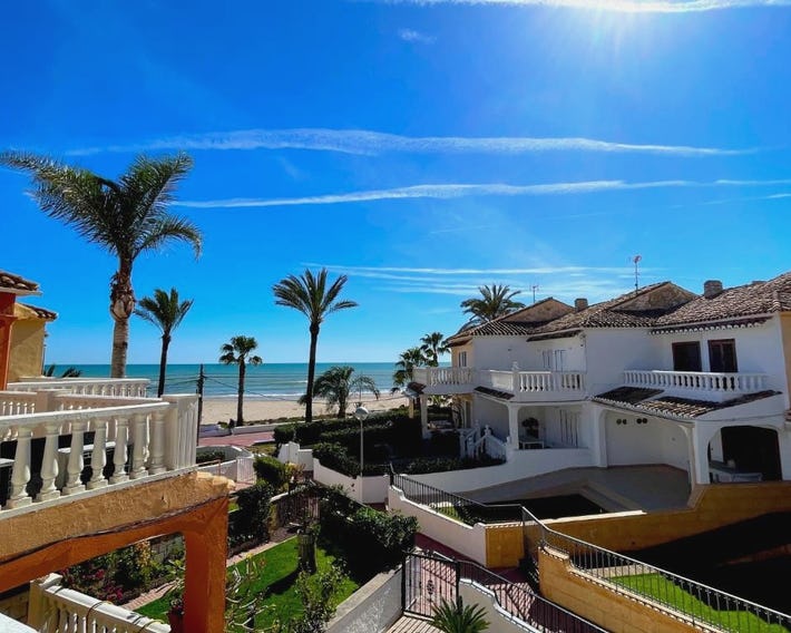 Bungalow on the beach 15 minutes from Valencia
