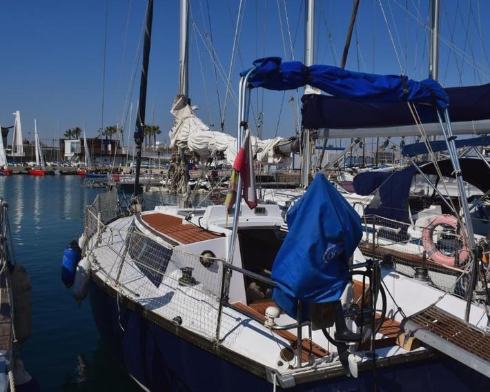 Velero en Puerto Valencia Mar -E&M Boats