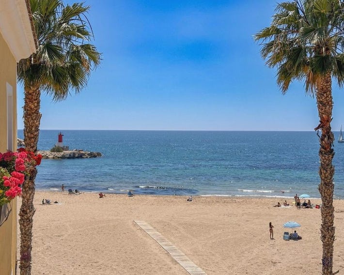 Encantador Apartamento en Primera Línea de Playa