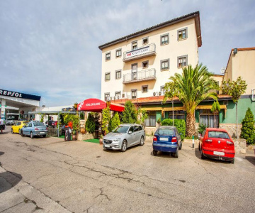 Hotel Los Alamos by OYO Rooms