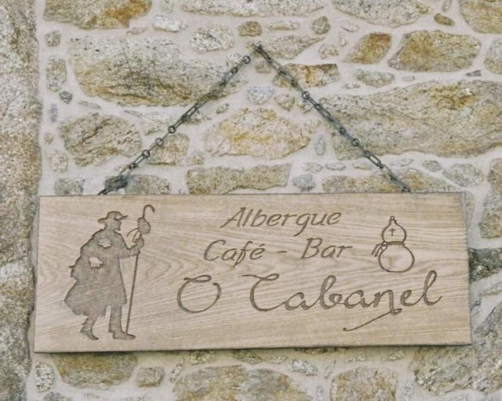 O Cabanel Albergue-Bar