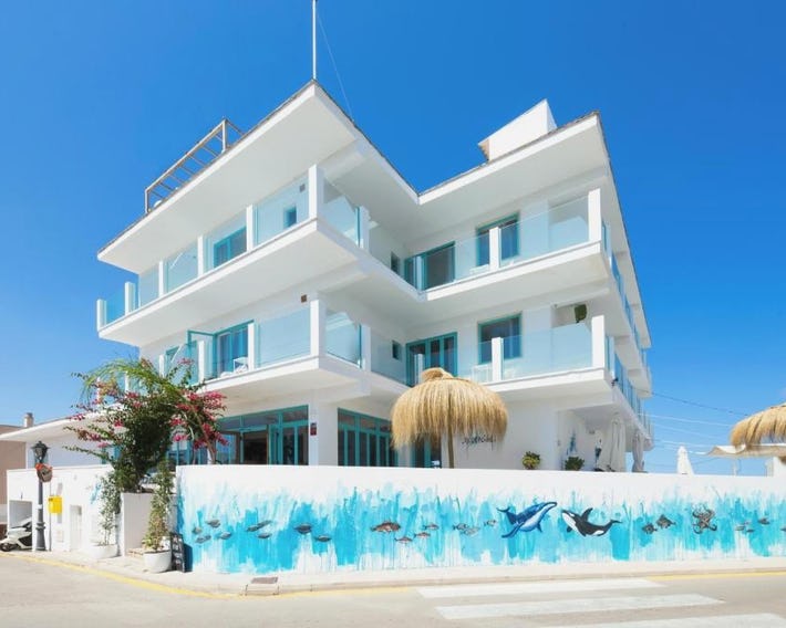 Hostal Cala Llombards