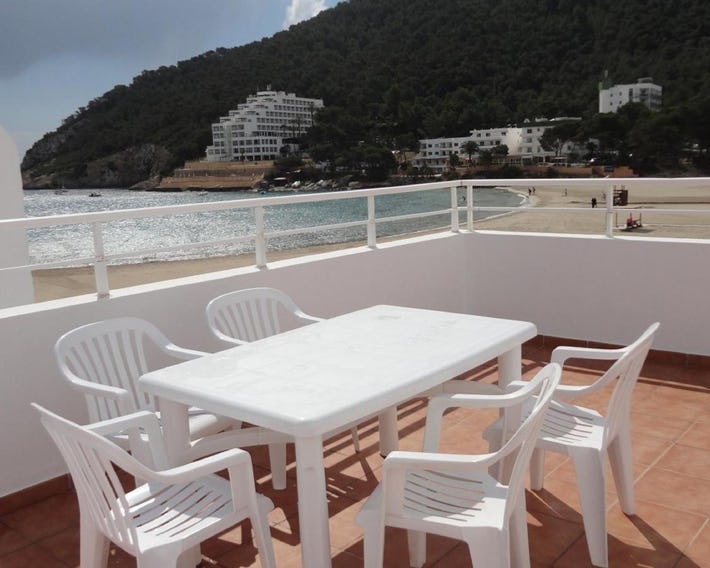 Cala Llonga Apartments