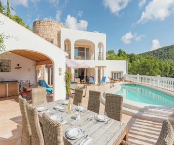 Villa in Cala Llonga near Beach & Ferry Port