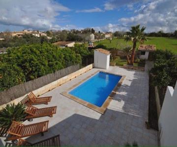Llubi Pool and Views