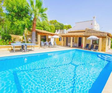 Perfecta villa para vacaciones con wifi y A/C