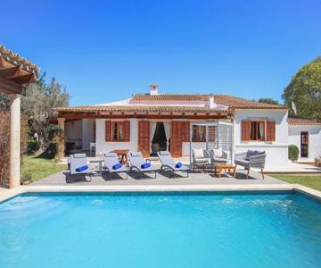 Relax just outside Pollensa recently renovated by Renthousing