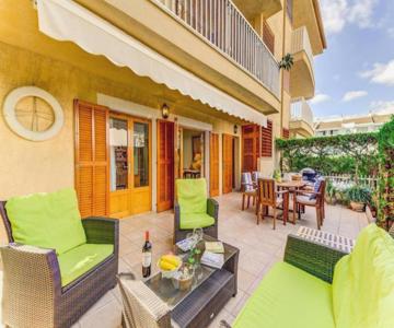 Spacious Apartment Close to the Beach
