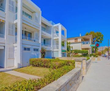 Beachfront Apartment Sivella by Sealand Villas