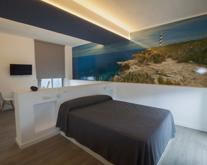 Hostal & Suites Sa Vinya