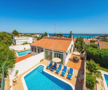 Villa De La Luz by Villa Plus