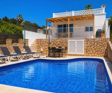 Hermosa casa con piscina cerca de la playa de Punta Prima