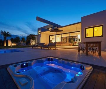 Holiday Home With Outdoor Cinema