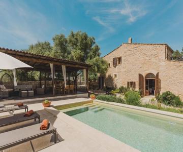 Llucamar Villa