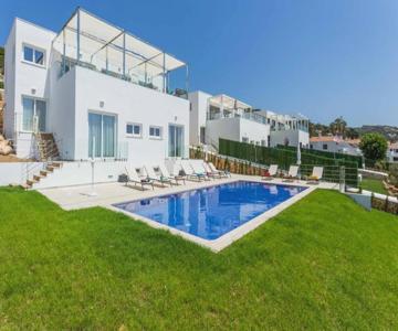 Villa Sunrise by 3VILLAS
