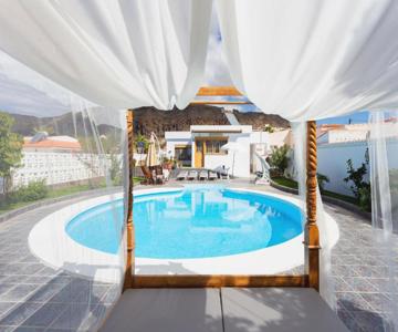 Bungalow Palm Mar with pool and garden