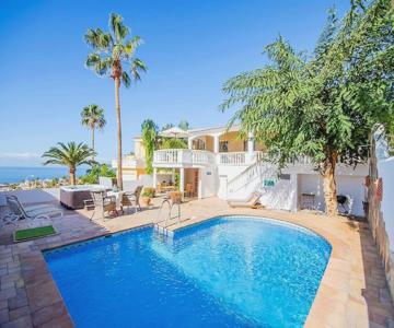 Villa With Private Pool, Jacuzzi & 360° Sea Views