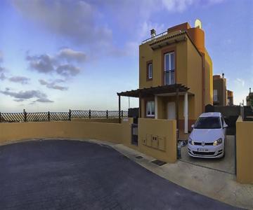Villadunas - with Luxury Hot Tub and Tiki Roof Top Bar