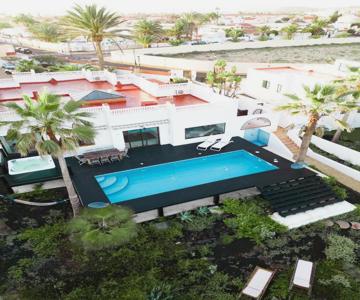 Villa Los Flamencos by Veaco- Beachfront & pool