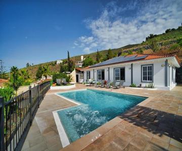 Villa La Paz Con Piscina Y Yacuzzy Integrado
