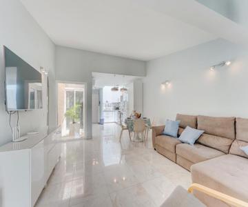 Beautiful Bungalow In Island Village