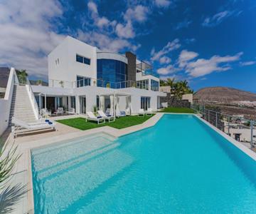 The Eagles Luxury Spa Villa Overlooking Siam Park Sleeps 14