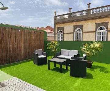 Traditional Townhouse With Private Rooftop Terrace