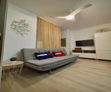 Álvaro Home con parking para turismo pequeño