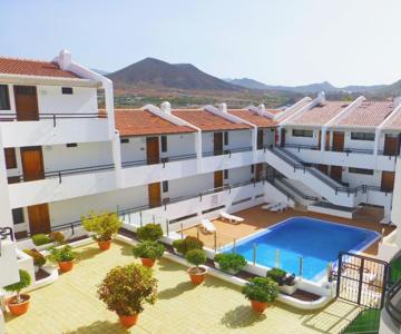Stylish flat and pool with 3 rooms, sleeps 6, Los cristianos