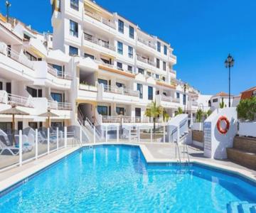 Greatly located apartment with heated pool, Los Cristianos