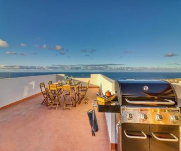 Spacious Home with Tropical Garden, BBQ, Near Seaside