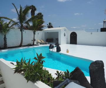 Villa Angela, piscina privada climatizada y vistas al mar cerca de Puerto del Carmen 1200 metros a t